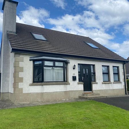 Holiday Home In Ballycastle - Fainne Na Cairde Bagian luar foto