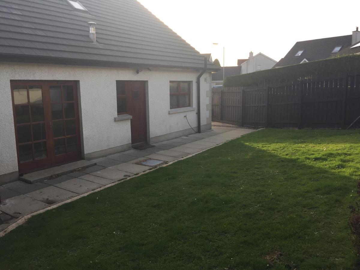 Holiday Home In Ballycastle - Fainne Na Cairde Bagian luar foto