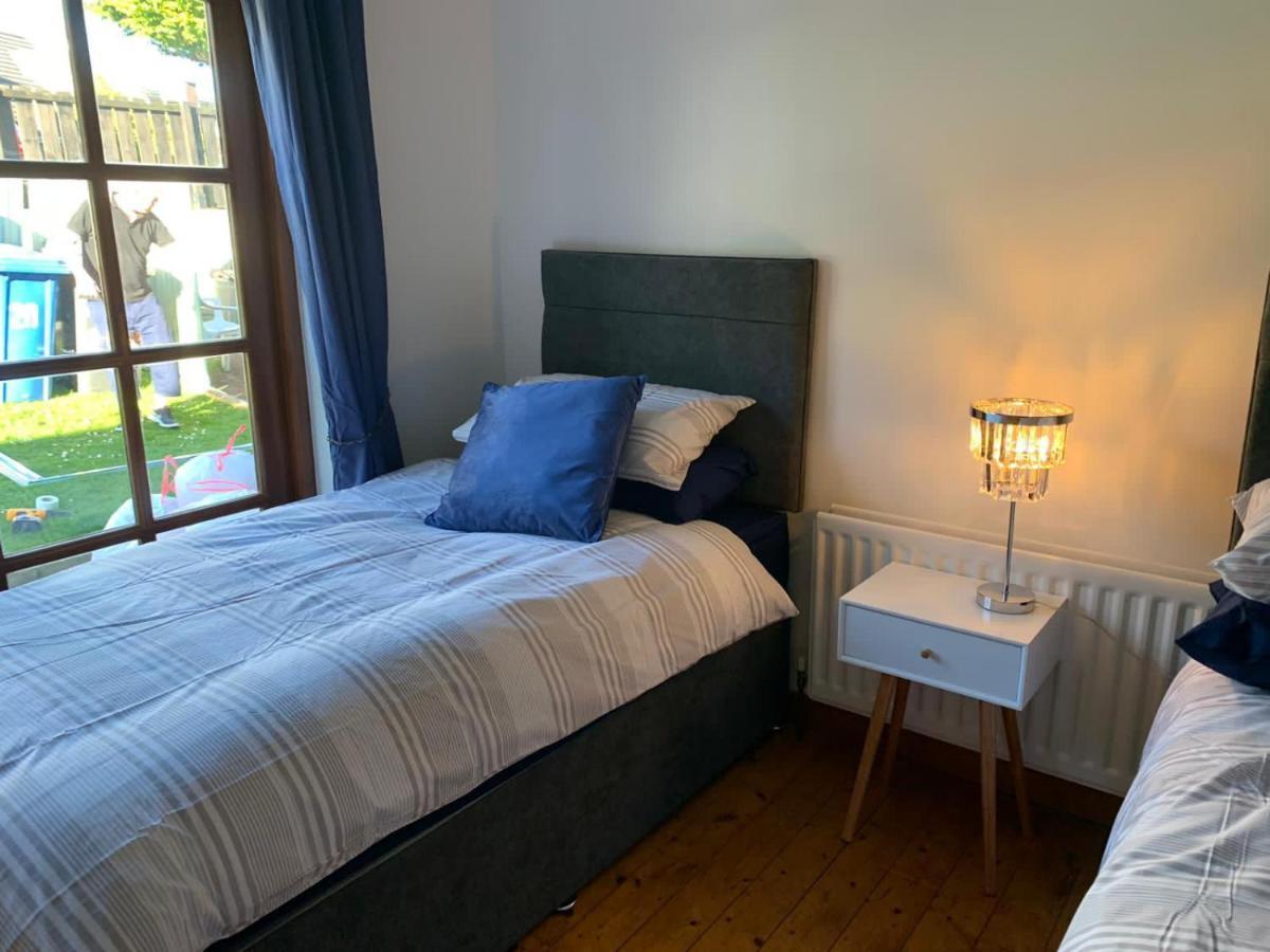 Holiday Home In Ballycastle - Fainne Na Cairde Bagian luar foto