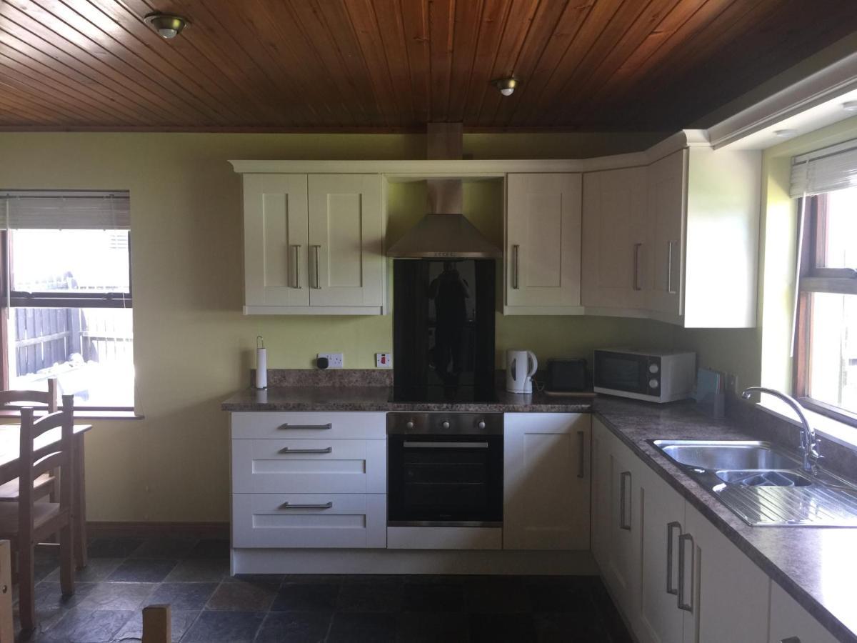 Holiday Home In Ballycastle - Fainne Na Cairde Bagian luar foto