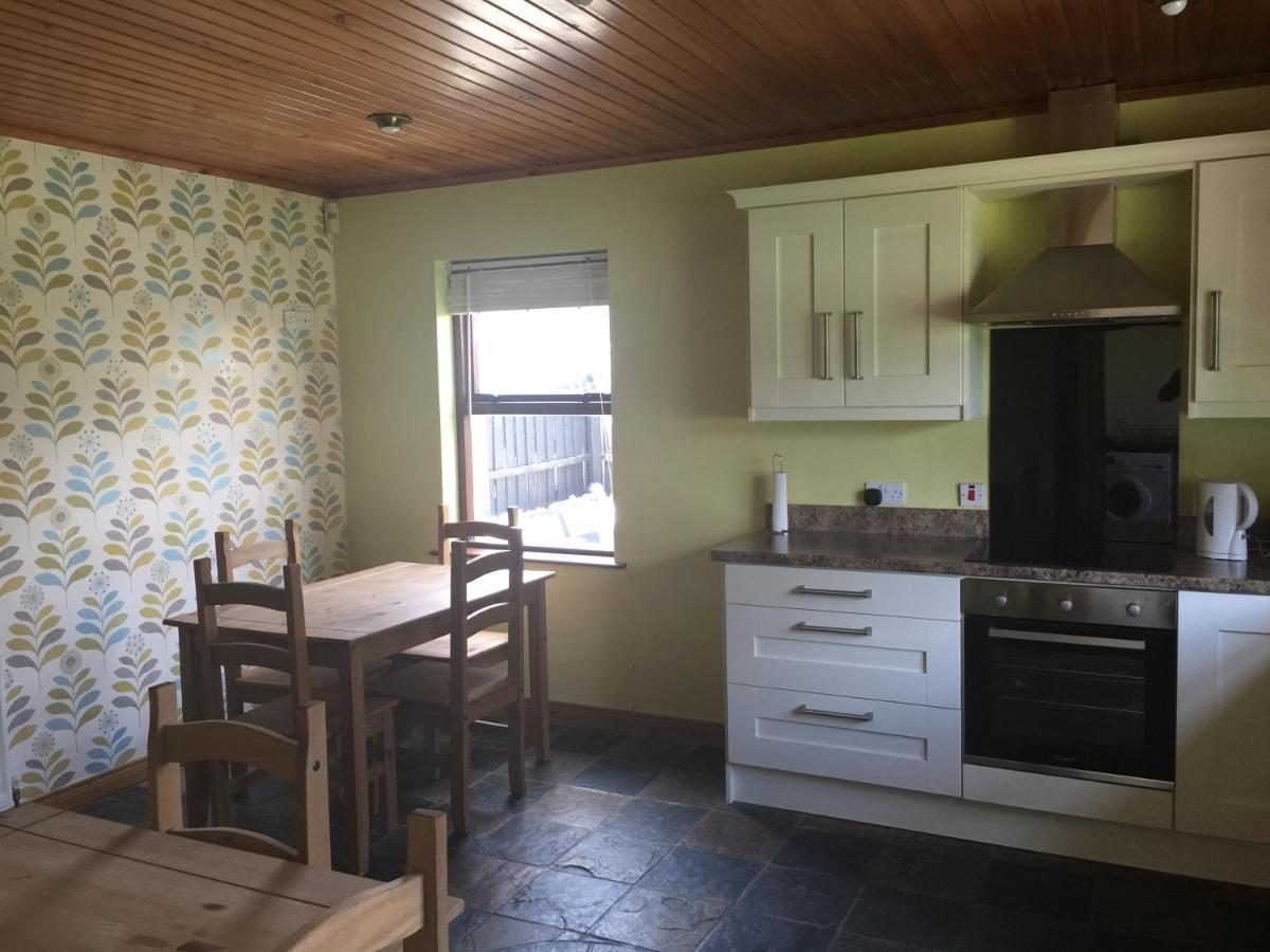 Holiday Home In Ballycastle - Fainne Na Cairde Bagian luar foto