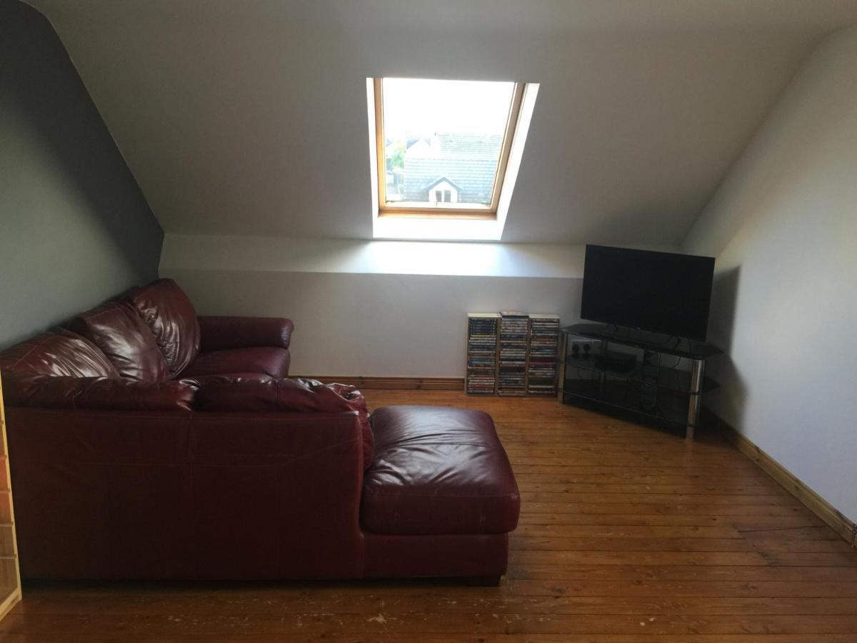 Holiday Home In Ballycastle - Fainne Na Cairde Bagian luar foto