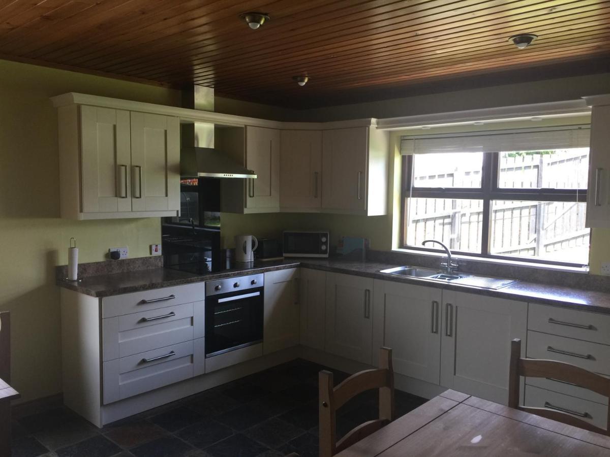 Holiday Home In Ballycastle - Fainne Na Cairde Bagian luar foto
