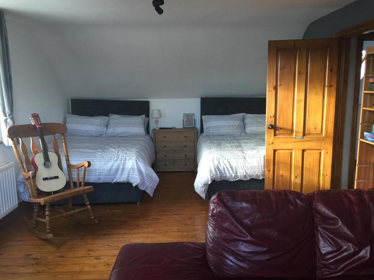 Holiday Home In Ballycastle - Fainne Na Cairde Bagian luar foto