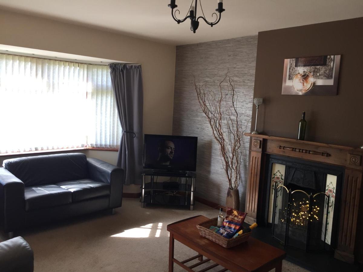 Holiday Home In Ballycastle - Fainne Na Cairde Bagian luar foto
