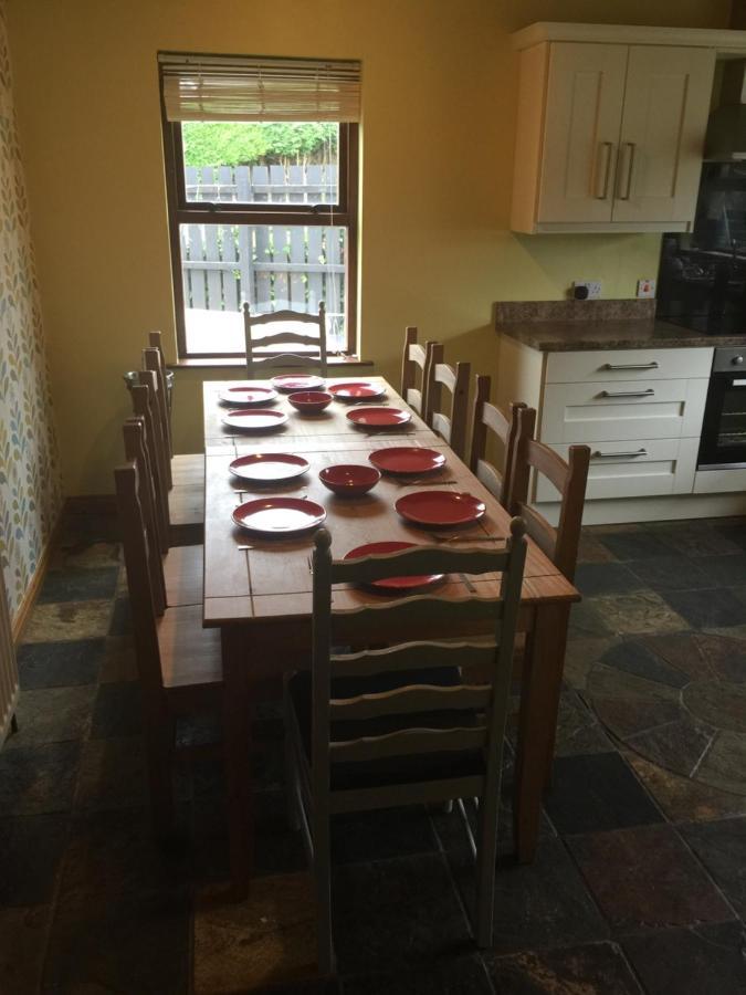 Holiday Home In Ballycastle - Fainne Na Cairde Bagian luar foto