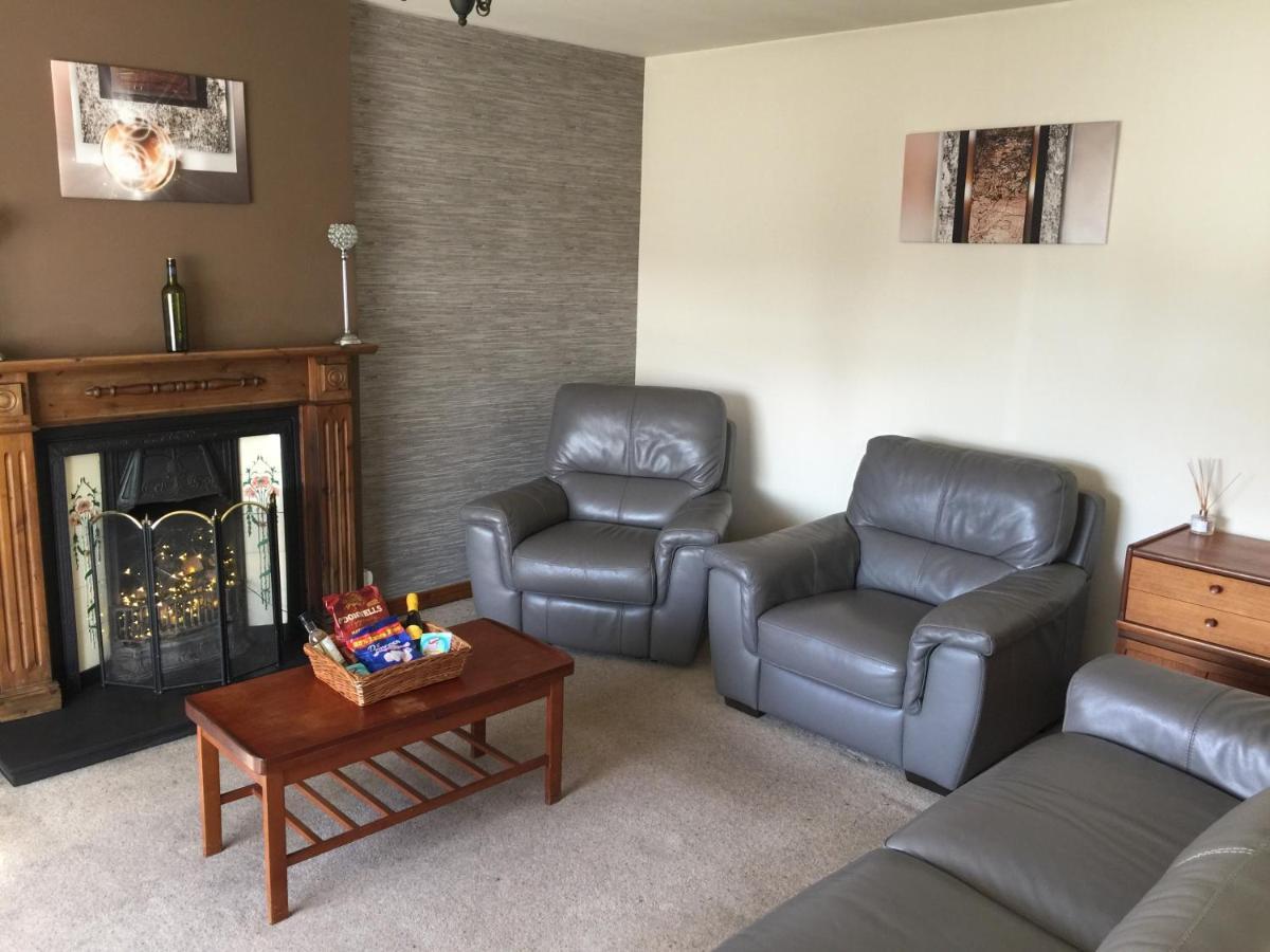 Holiday Home In Ballycastle - Fainne Na Cairde Bagian luar foto