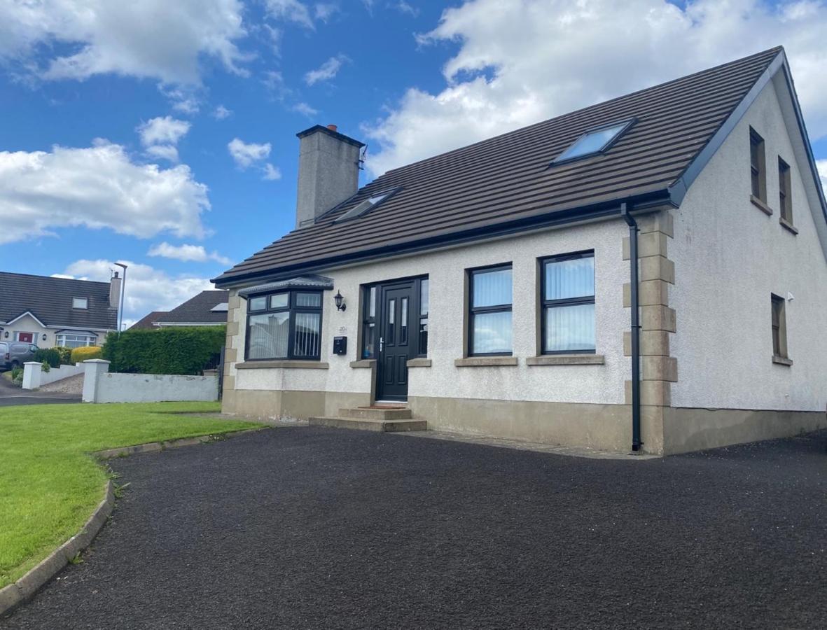Holiday Home In Ballycastle - Fainne Na Cairde Bagian luar foto
