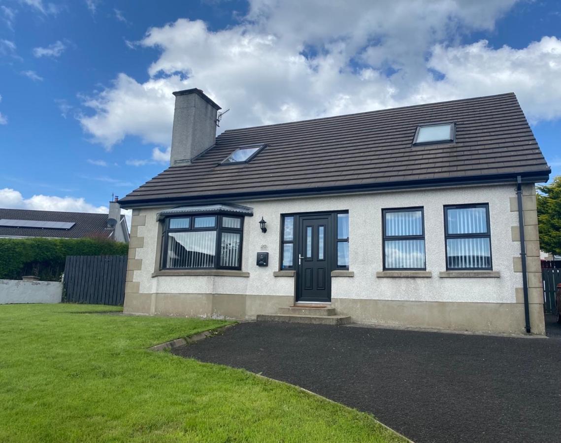 Holiday Home In Ballycastle - Fainne Na Cairde Bagian luar foto