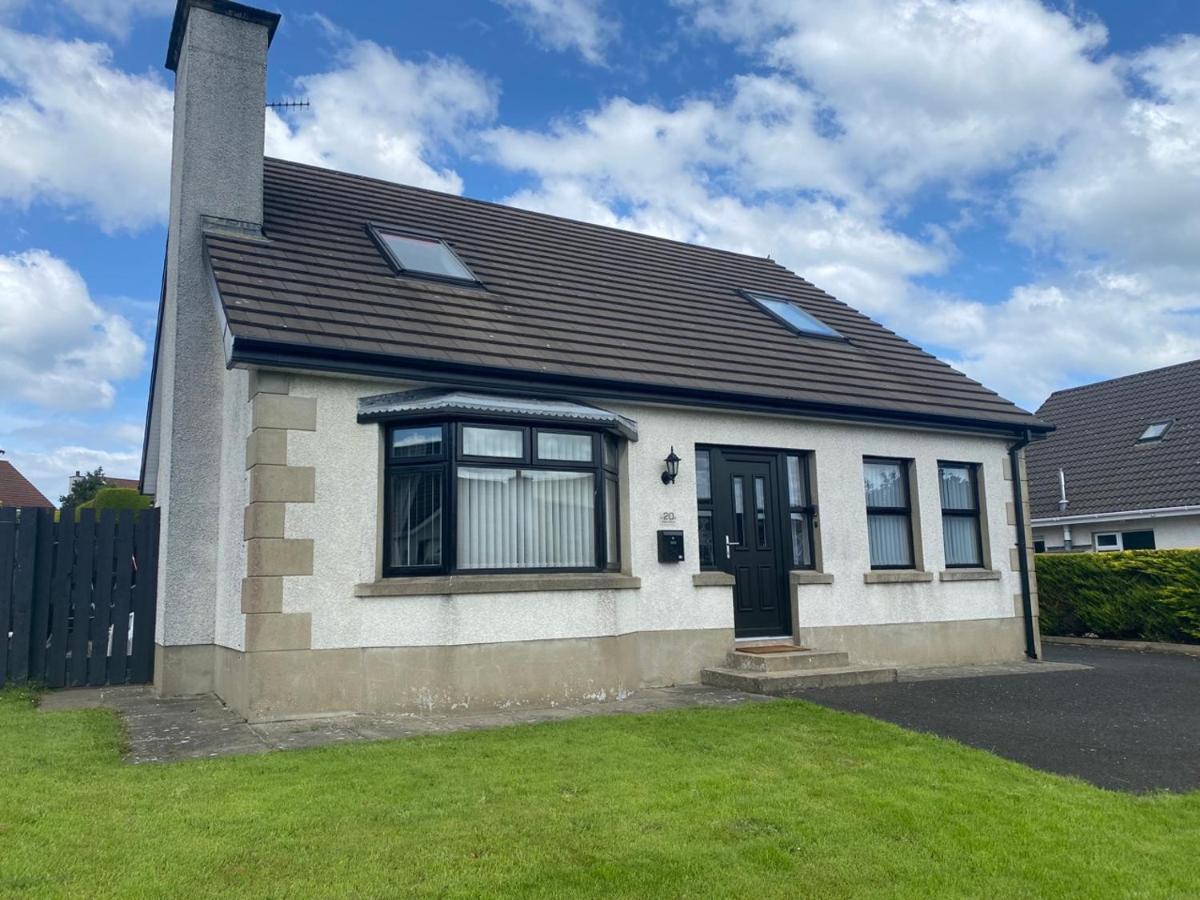 Holiday Home In Ballycastle - Fainne Na Cairde Bagian luar foto